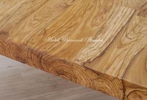 Tavolo stile moderno in legno massello di ulivo