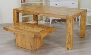 Tavolo stile moderno in legno massello di ulivo