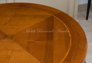 Tavolo rotondo con prolunghe in legno stile classico finitura bicolore nero e noce nazionale