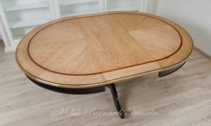 Tavolo rotondo allungabile stile classico con gamba centrale nera e piano in rovere piallato anticato