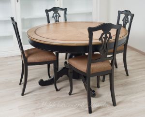Tavolo rotondo allungabile in legno finitura nero e rovere chiaro con sedie classiche imbottite
