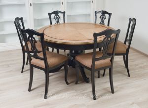Tavolo rotondo allungabile in legno finitura nero e rovere chiaro con sedie classiche imbottite