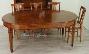 Tavolo classico diametro 120 cm con gambe intagliate