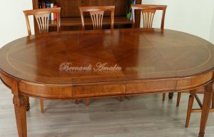 Tavolo classico diametro 120 cm con gambe intagliate