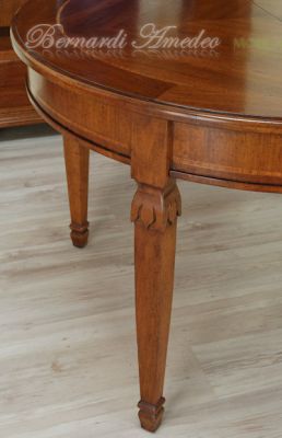 Tavolo classico diametro 120 cm con gambe intagliate