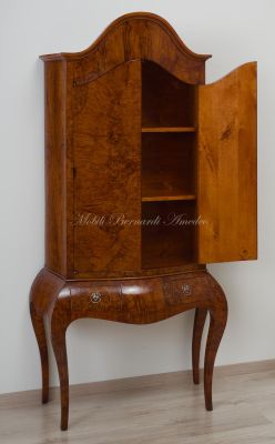 Reproduction in 18th century style of a trumoncino - 2-body piece of furniture veneered in chestnut briar
