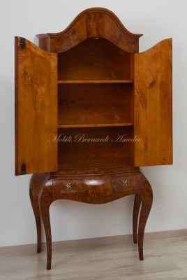 Reproduction in 18th century style of a trumoncino - 2-body piece of furniture veneered in chestnut briar