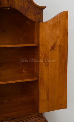 Reproduction in 18th century style of a trumoncino - 2-body piece of furniture veneered in chestnut briar