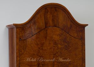 Reproduction in 18th century style of a trumoncino - 2-body piece of furniture veneered in chestnut briar