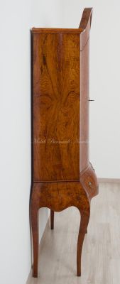 Reproduction in 18th century style of a trumoncino - 2-body piece of furniture veneered in chestnut briar
