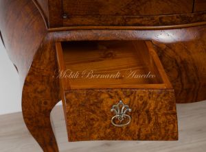Reproduction in 18th century style of a trumoncino - 2-body piece of furniture veneered in chestnut briar