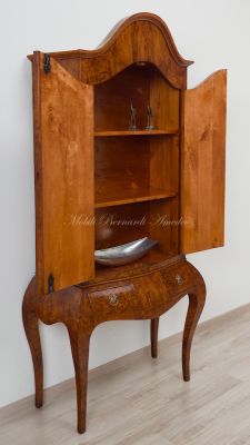Reproduction in 18th century style of a trumoncino - 2-body piece of furniture veneered in chestnut briar