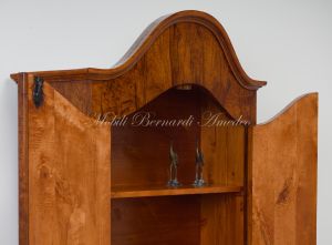 Reproduction in 18th century style of a trumoncino - 2-body piece of furniture veneered in chestnut briar
