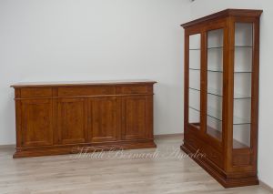 Credenza e vetrina arte povera realizzate in legno massello di noce con intarsio
