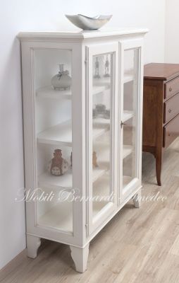 Vetrina in legno massello stile country con 2 ante a vetro laccata bianco anticato