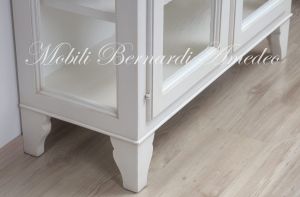 Vetrina in legno massello stile country con 2 ante a vetro laccata bianco anticato