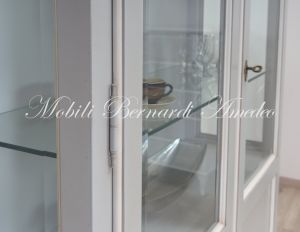 Classic style 2-door display cabinet with two-tone gray and white glass finish