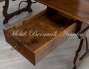 Tavolo scrittoio riproduzione in legno antico di noce con ferro battuto
