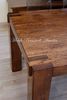 Tavolo moderno in legno massiccio con gambe ad incastro